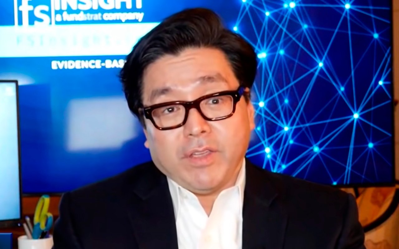 Bitcoin Could Hit $200,000 in 2022 After Disappointing 2021, Says Tom Lee