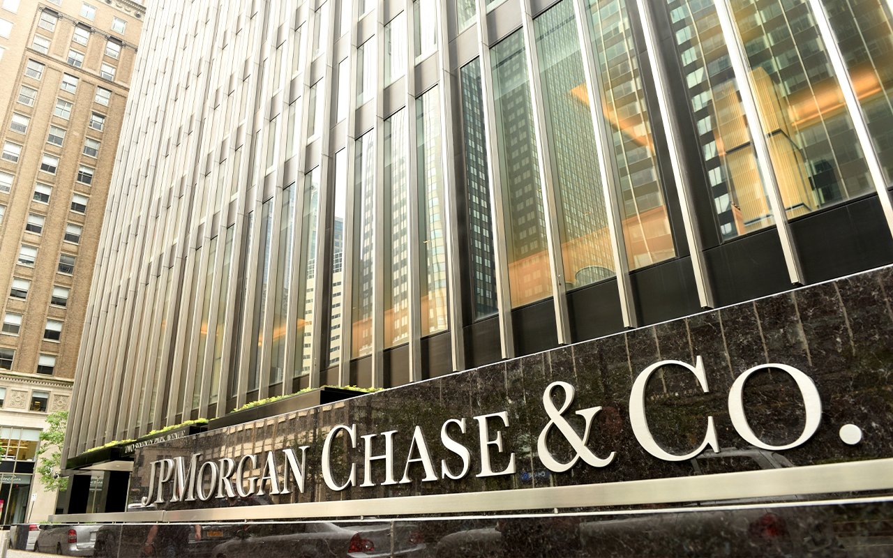 JPMorgan Chase CEO Hints on Four 0.25% Rate Hikes, Here's What it Means for Crypto