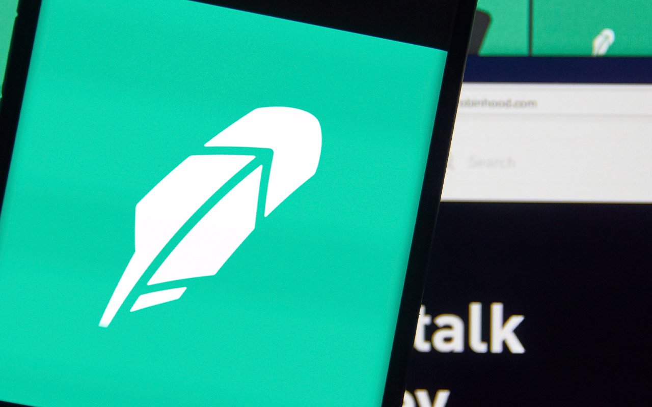 Robinhood Shares Up 23% After FTX CEO Bags In