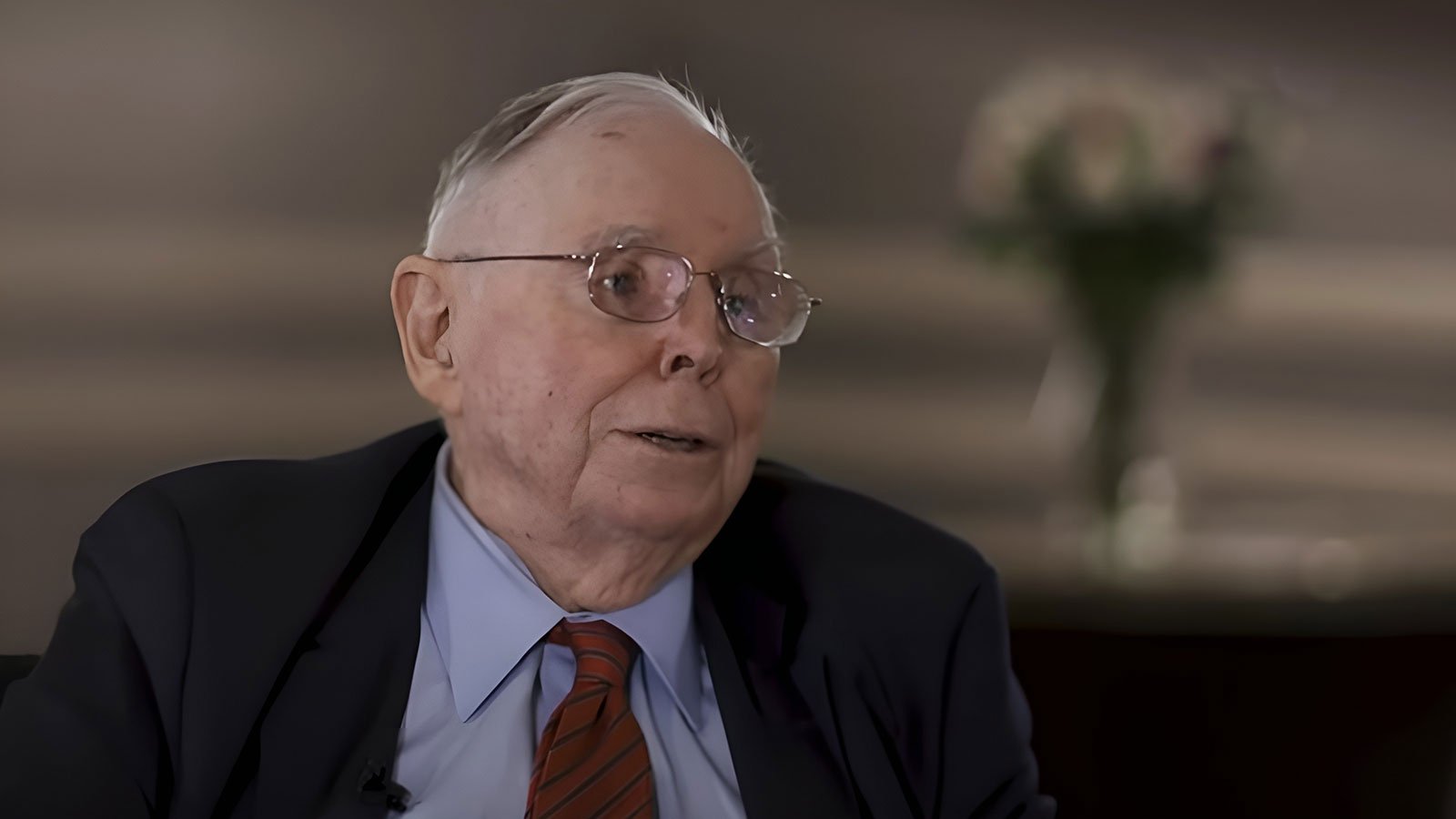 Warren Buffett’s Right-Hand Man Shreds Crypto: “Partly Fraud and Partly Delusion”