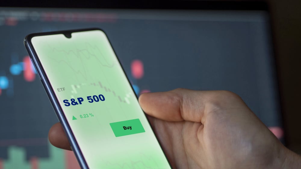 More Risk, Fewer Gains: S&P 500 Leaves Bitcoin in Dust