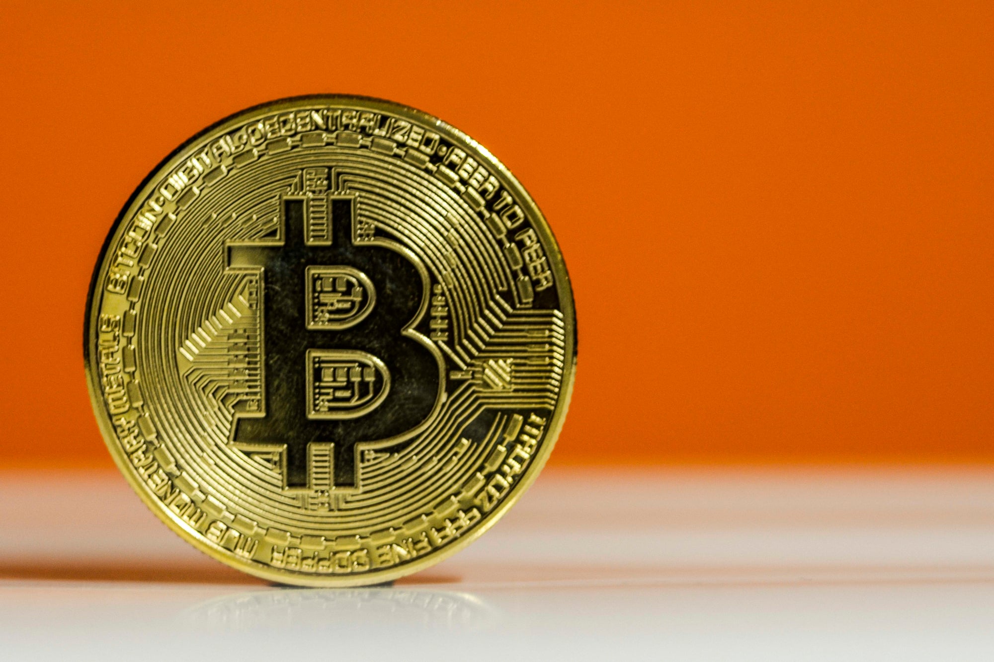 Bitcoin to $10,000 a 'Faustian Bargain': Bloomberg's Top Strategist Updates BTC Price Outlook
