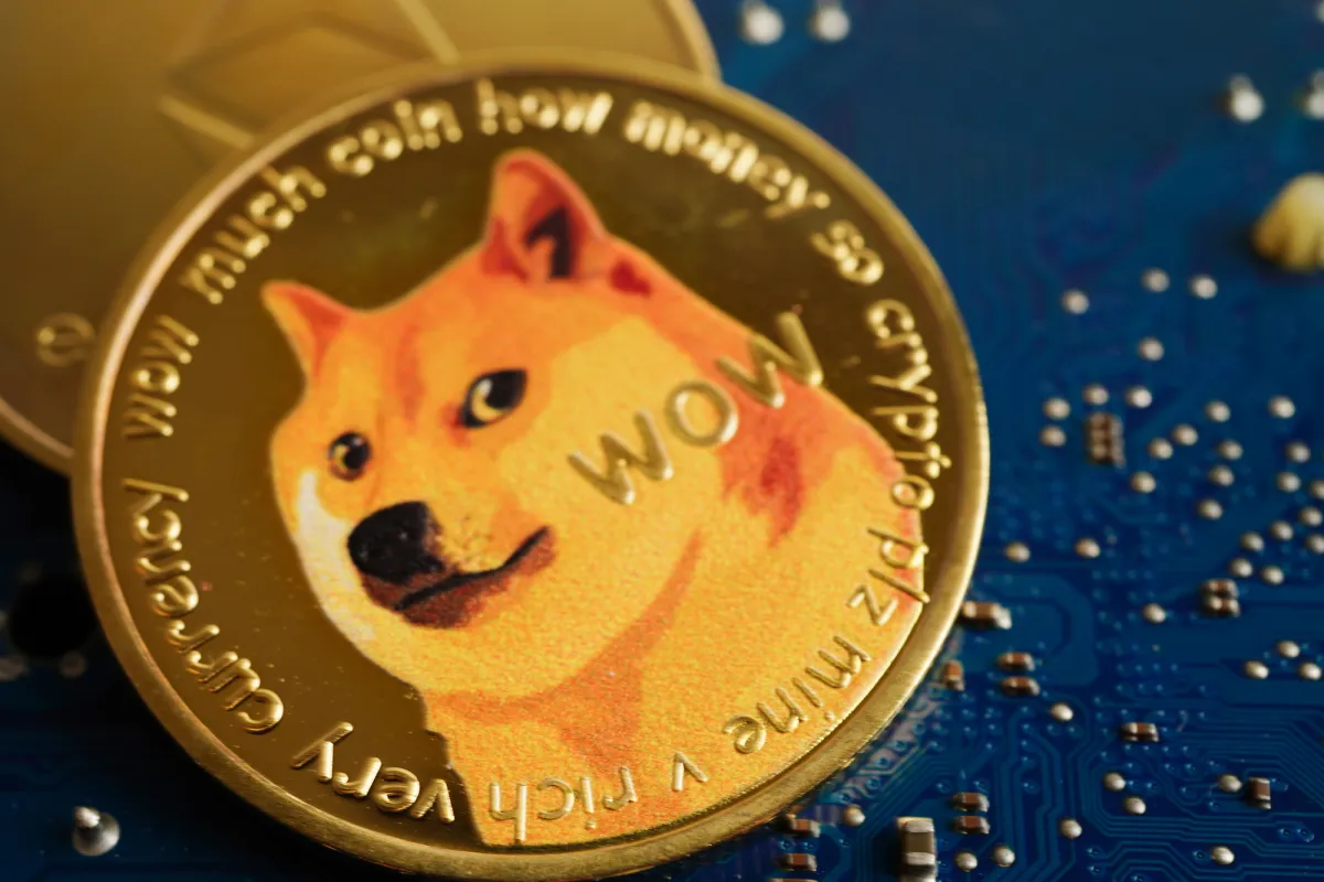 Dogecoin Faces Ultimate 'Bitcoin Problem': Why Both BTC and DOGE Blocked at Same 200-Day Price Curve