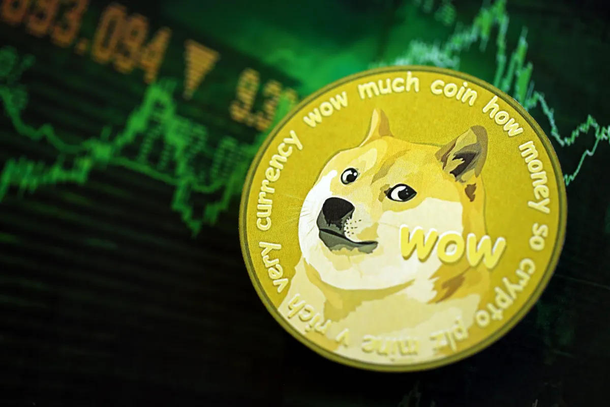 Dogecoin Teases 27% Breakout out of Bollinger Bands as ETF Inflows Hit 3-Week Streak