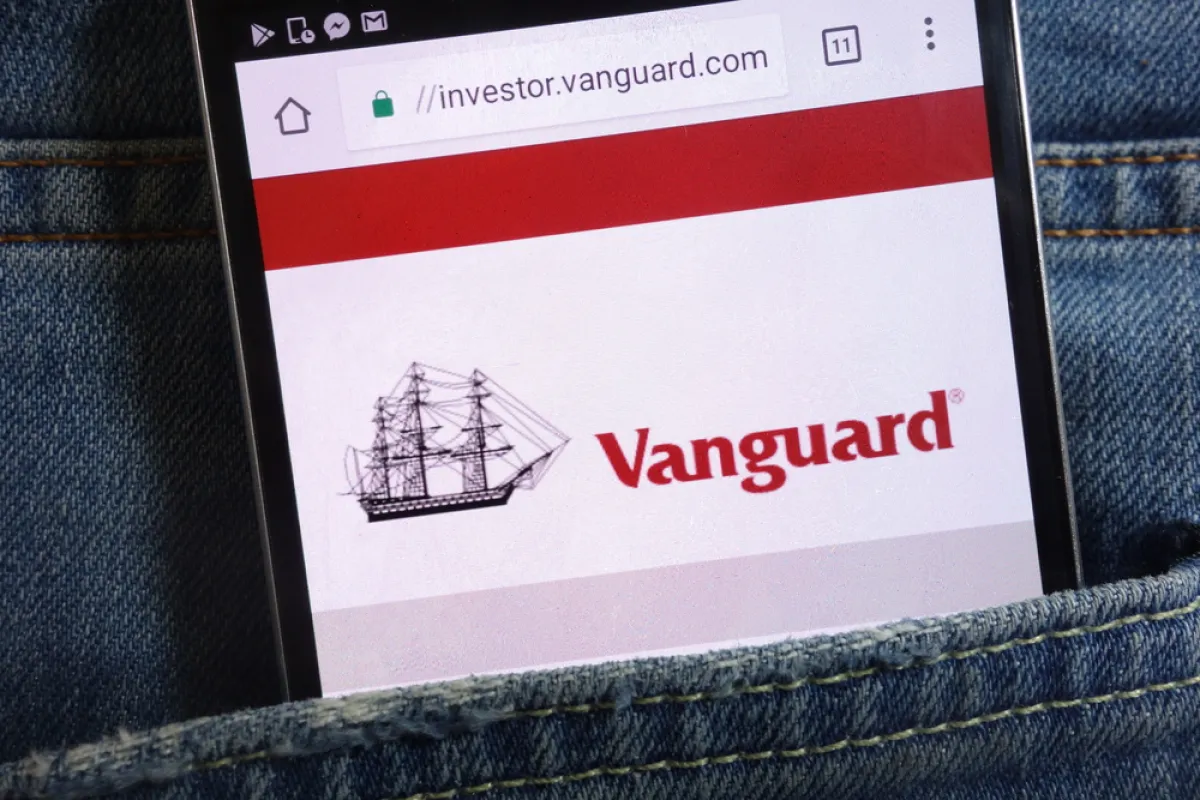 'Semi-Shock': Bloomberg Analyst Stunned by Vanguard's Crypto Move