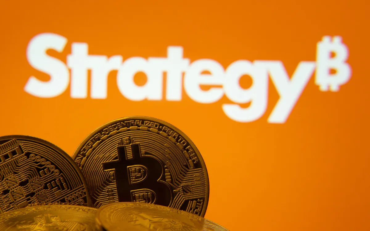 Saylor Bridges Bitcoin to Stablecoin: Why the Biggest Corporate Holder Suddenly Needs USDT