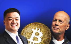 BTC China’s CEO Bobby Lee Gives Bitcoin to Bruce Willis as He Bumps into Hollywood Star on Plane