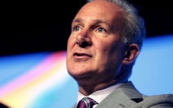 Gold (XAU) Moons, Bitcoin (BTC) Crashes Back to Earth: Peter Schiff