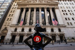 Wall Street Analysts Expect Bitcoin to Drop as Low as $40,000: Bloomberg