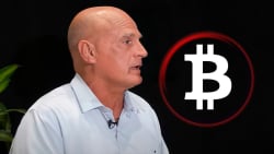 Bitcoin May Plunge to $10,000, Bloomberg's Chief Expert Assumes