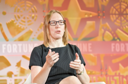 “Crypto Mom” Peirce Defends Ripple Ally 