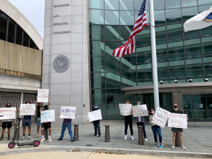 "Stop the War on Crypto": XRP Army Stages Protest Outside SEC Headquarters 