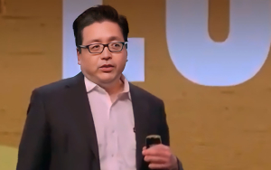 Tom Lee's Fundstrat Warns of Big Bitcoin Sell-Off