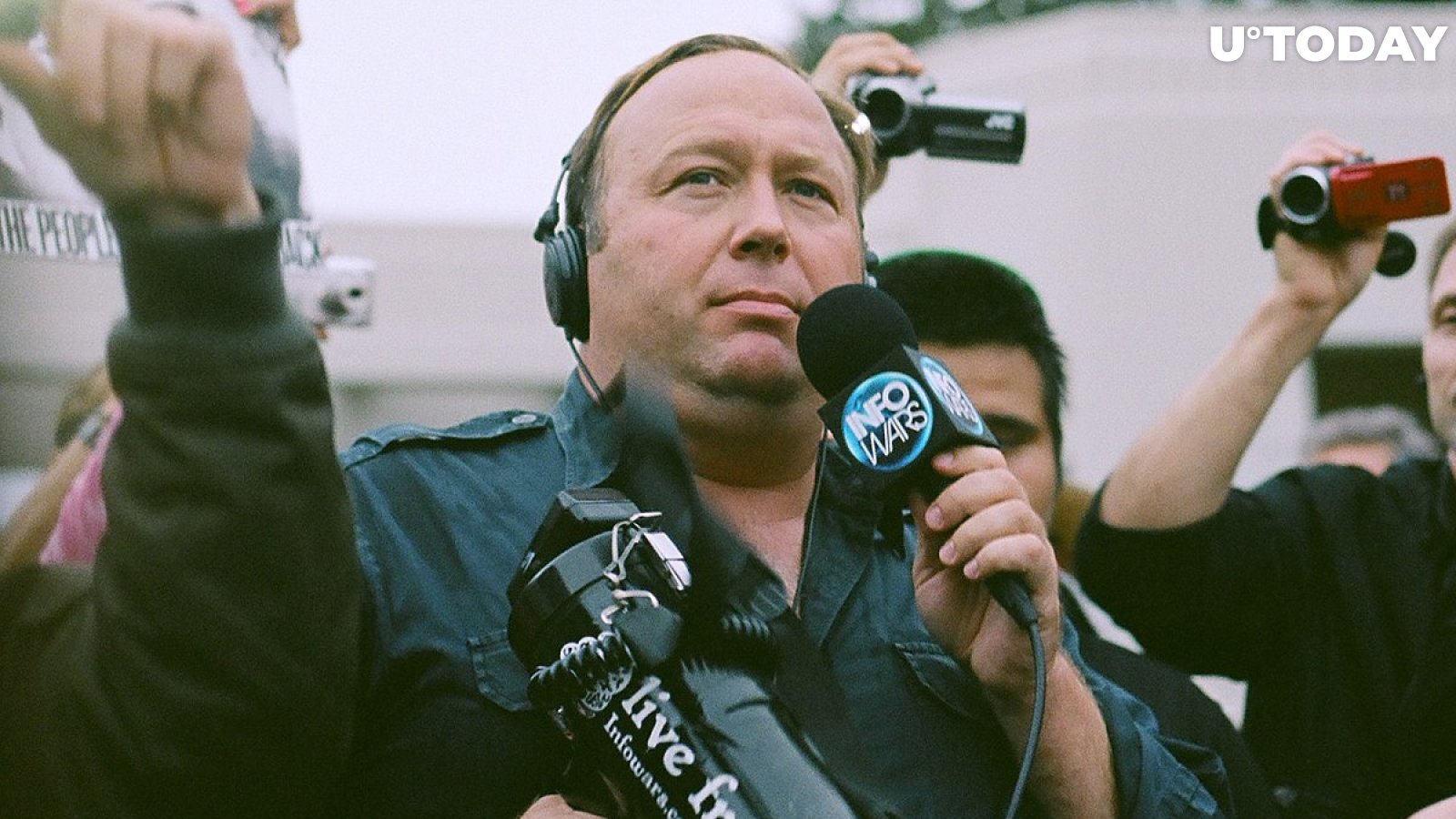 XRP Will Be Global Reserve Currency, Viewer Tells Conspiracy Theorist Alex Jones