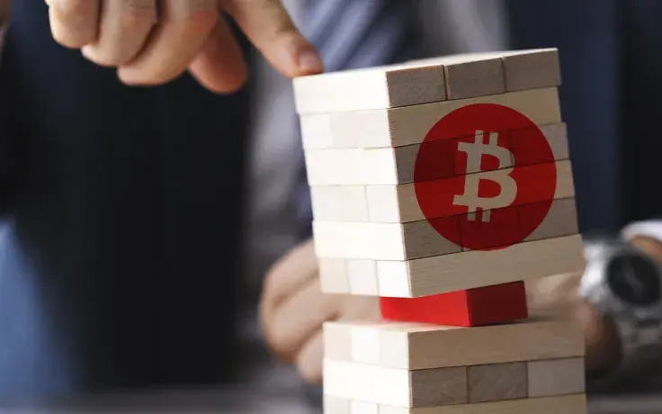 Bitcoin "Very Vulnerable" After Collapsing Below $30,000: Senior Market Analyst