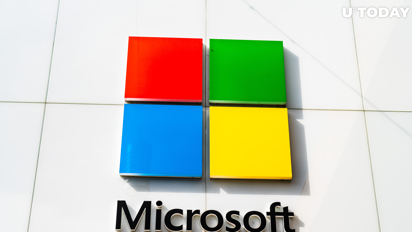 Microsoft President Says No Plans to Put Cash into Bitcoin for Now