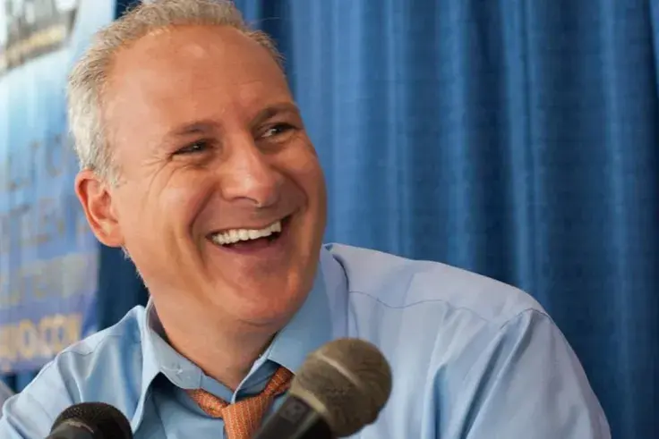 Peter Schiff Bashes Ethereum (ETH), NFTs, Recalls Joke About $10,000 Dog