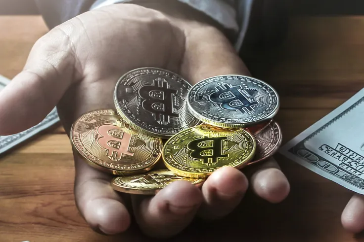 Long-Term Holders Grabbing Bitcoin from Short-Term Holders, Here’s What’s Happening