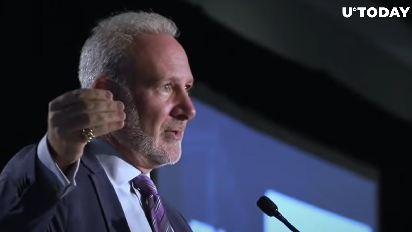 Peter Schiff Mocks MicroStrategy CEO's Plan to “Take Bitcoin to the Grave”