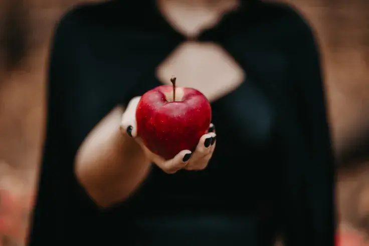 Bitcoin Scammers Trick 165,000 People Into Watching Fake Apple Event