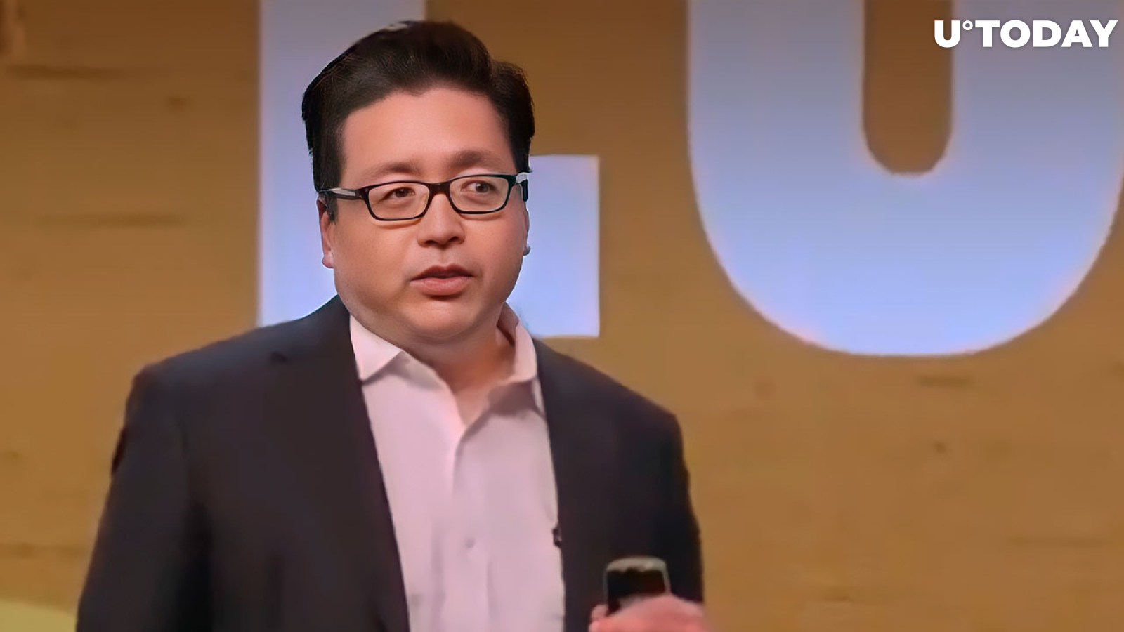 Tom Lee's Fundstrat Warns of Big Bitcoin Sell-Off