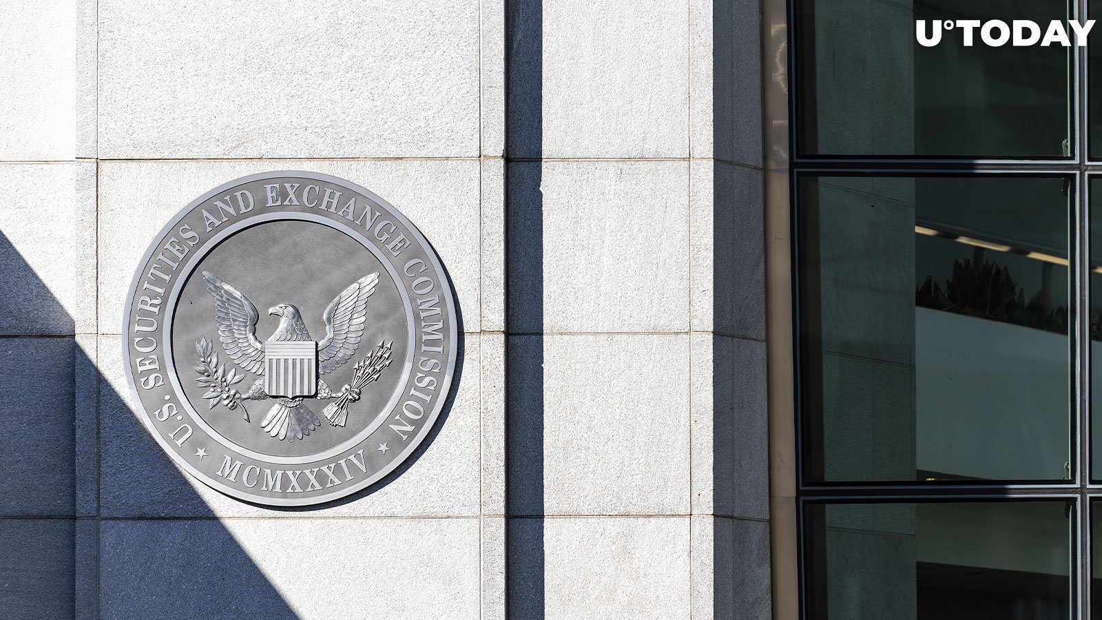 SEC Boss Wants CFTC to Oversee Bitcoin