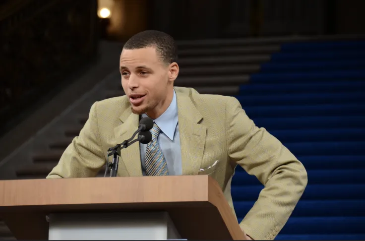 Superstar Stephen Curry Files Trademark Applications for NFTs and Metaverse