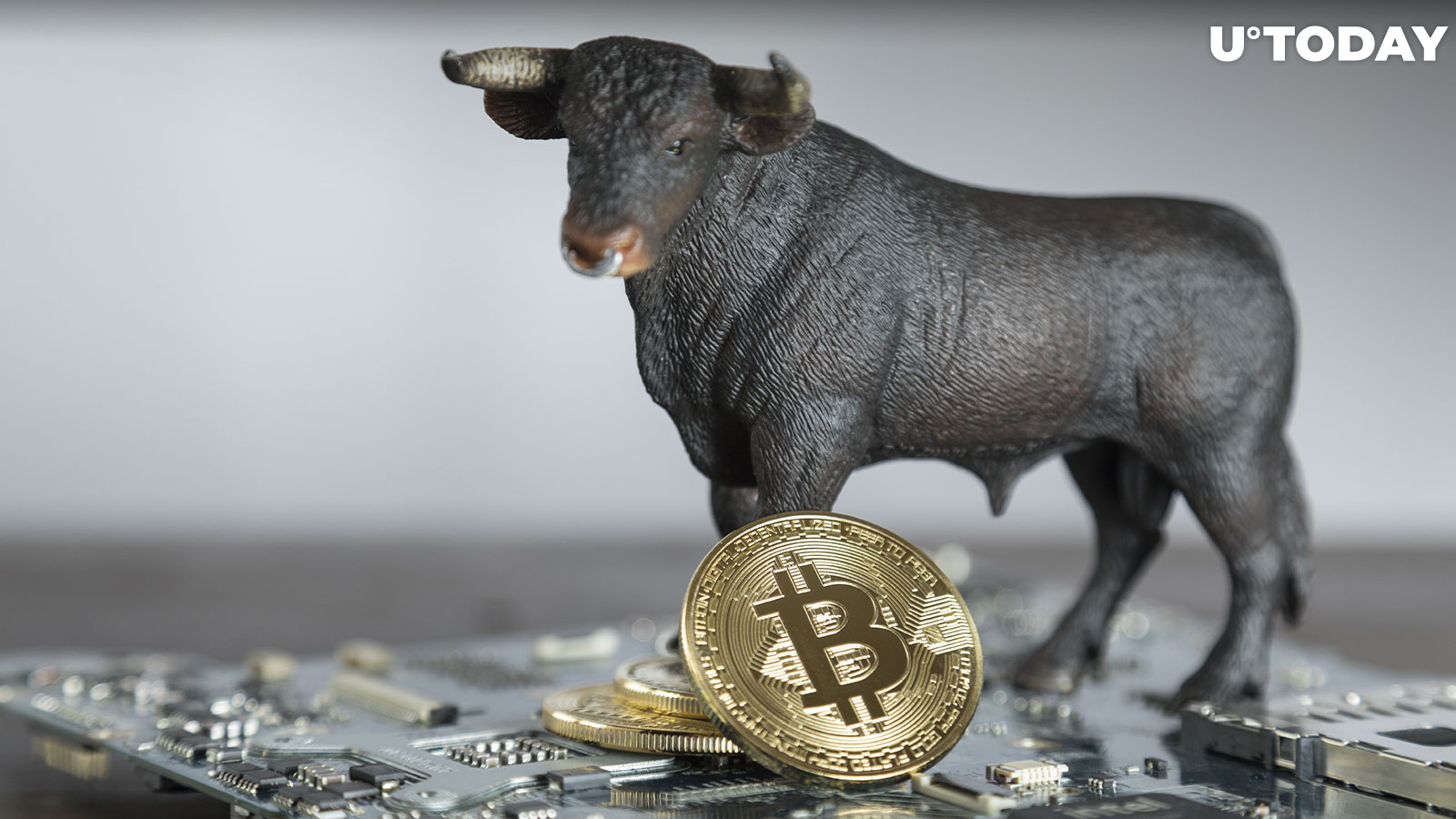 Bitcoin Manages to Regain $18,000 as Bullish Streak Continues 