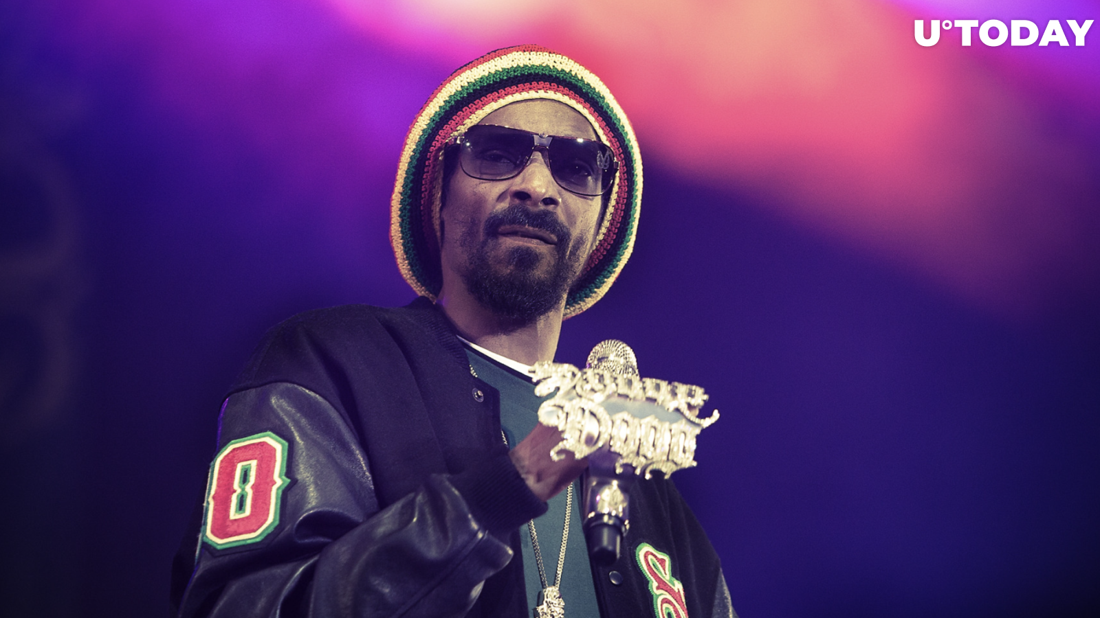 Snoop Dogg Shows Off Customized Golden Ledger Wallet on Twitter