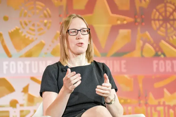 “Crypto Mom” Peirce Defends Ripple Ally 