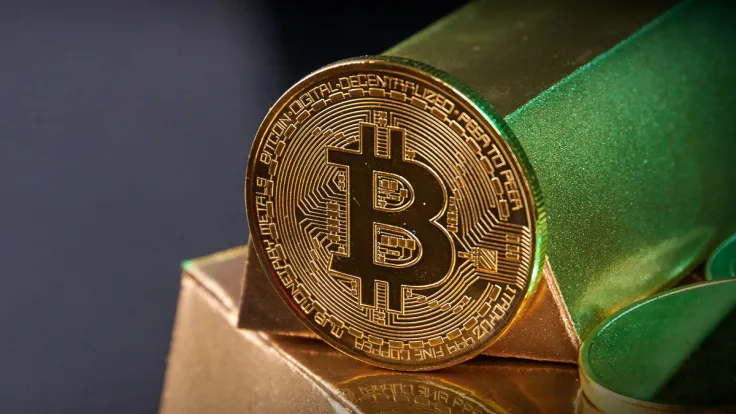 Bitcoin Price to $650,000: Analyst Sees BTC Outperforming Gold in Long Term