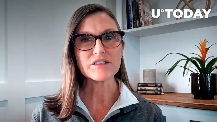 Cathie Wood Sells Coinbase Stock at All-Time Low: Is It Bounce Indicator?