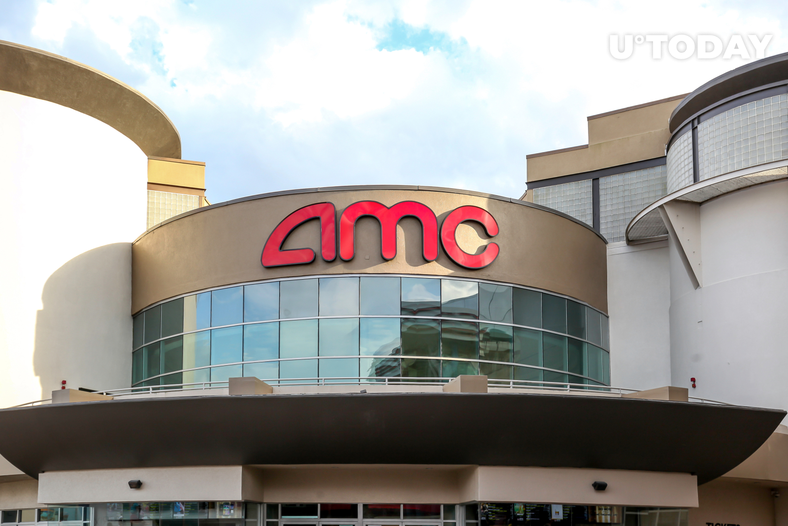 Shiba Inu and Dogecoin Now Accepted by AMC Theaters - U.Today