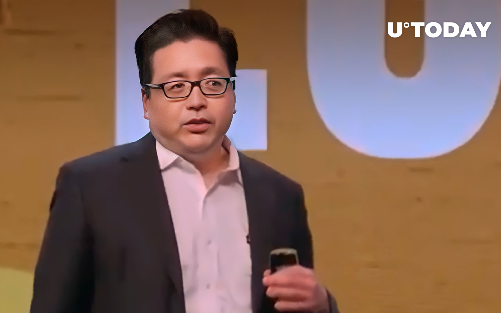 Tom Lee's Fundstrat Warns of Big Bitcoin Sell-Off