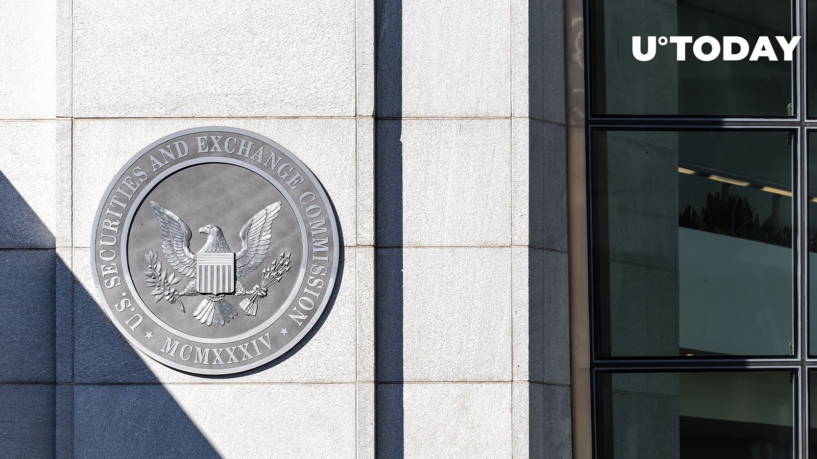 SEC Boss Wants CFTC to Oversee Bitcoin