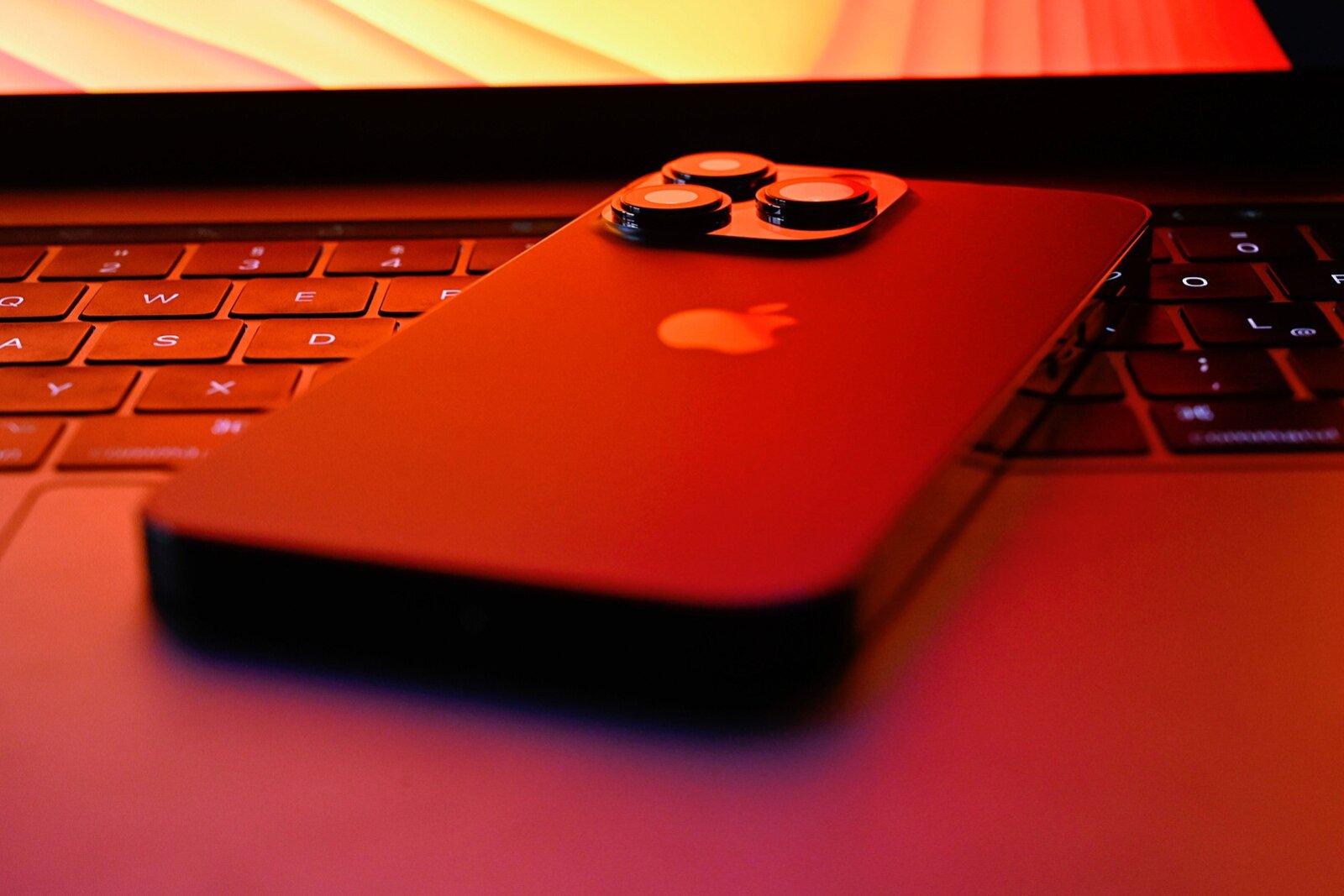 Bitcoiners Hyping Up Apple's Brand-New iPhone – U.Today